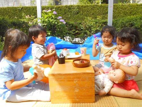 おりーぶ保育室　お庭遊び