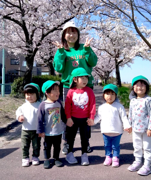 おりーぶ保育室　外遊び