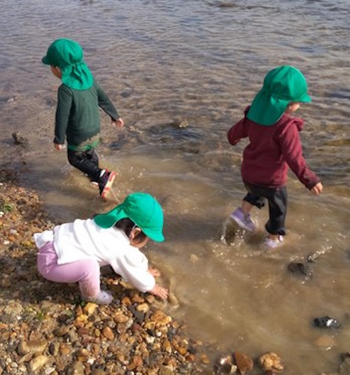 おりーぶ保育室　川遊び