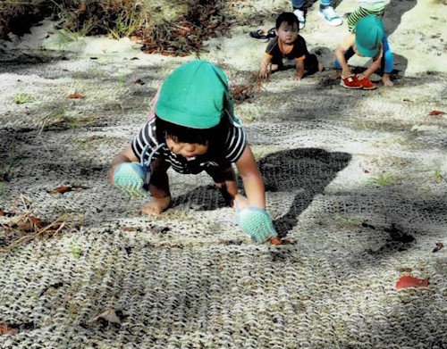 おりーぶ保育室　外遊び