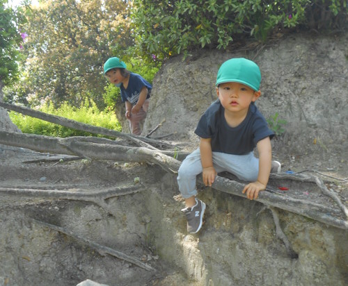 おりーぶ保育室　外遊び